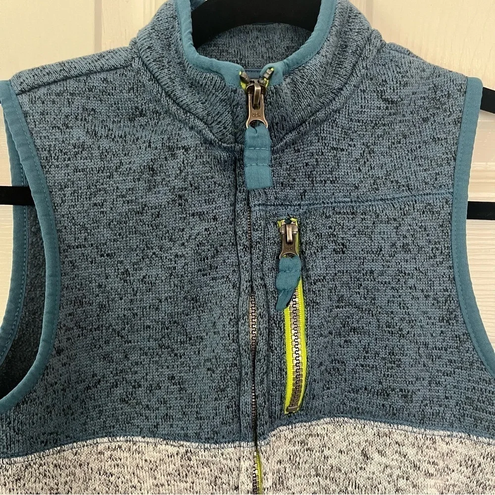Blue, Grey, and Green Kids Cat & Jack Front Full Zip Vest Size S (6-7)